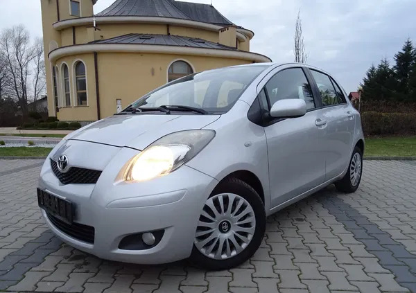 toyota Toyota Yaris cena 25000 przebieg: 143000, rok produkcji 2011 z Kalisz